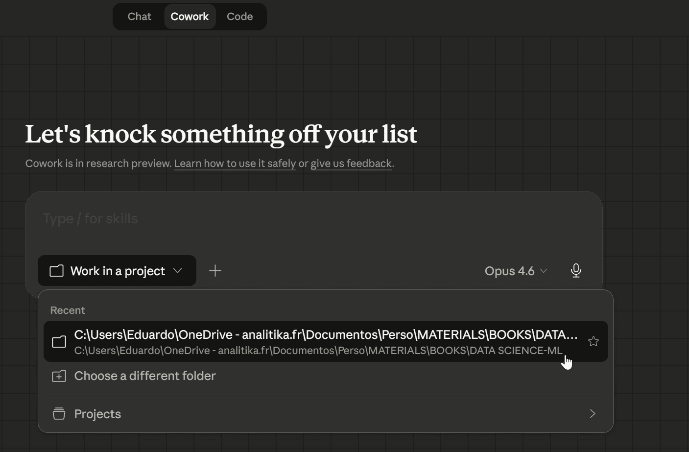 Cowork con la carpeta de la biblioteca seleccionada como directorio de trabajo