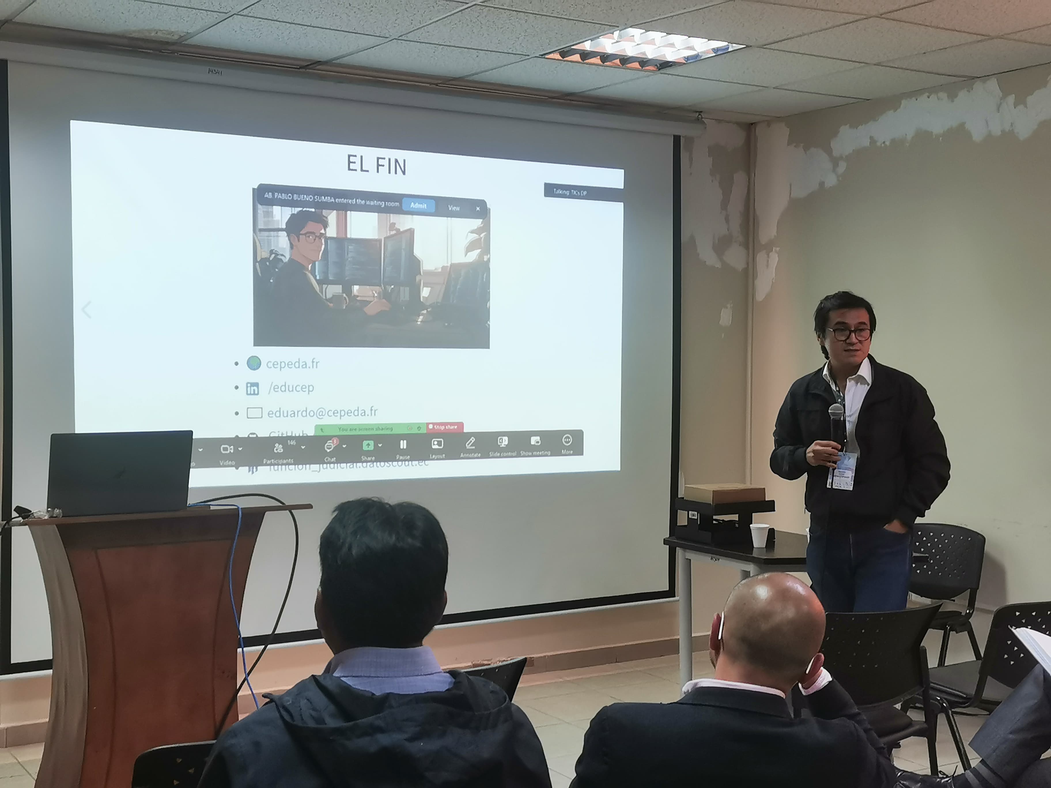 Audiencia durante la conferencia en la Defensoría Pública del Ecuador, Quito.