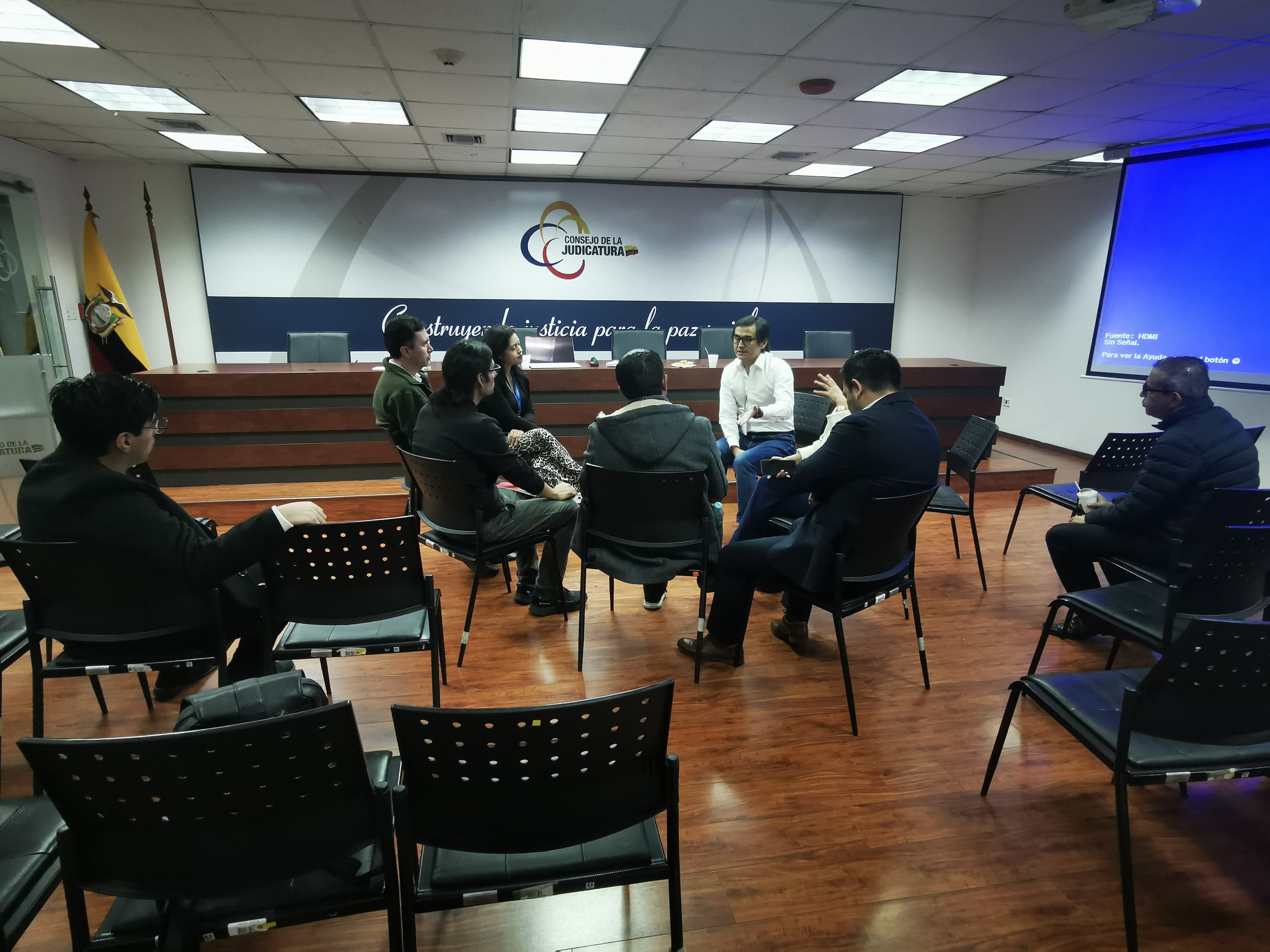 Sesión técnica posterior con el equipo del Consejo de la Judicatura — conversación avanzada sobre implementación de IA.