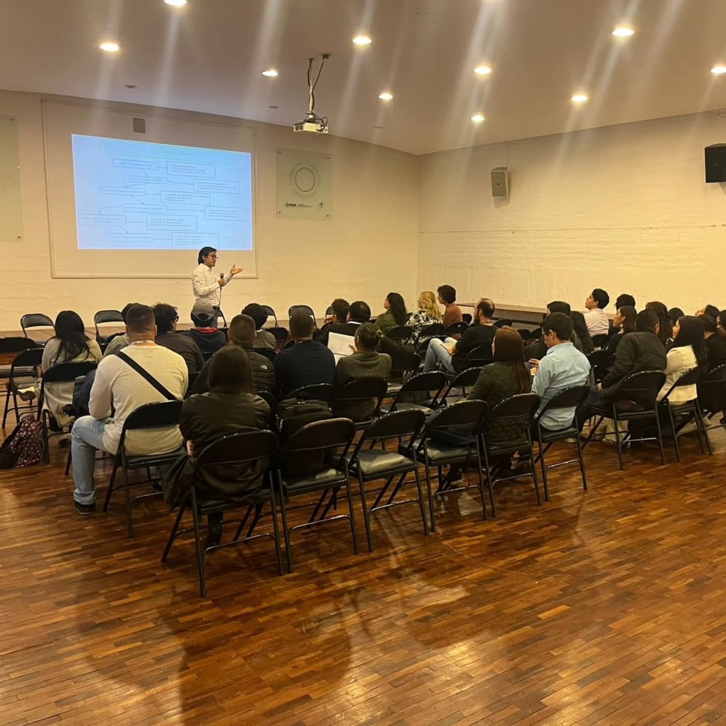 Momento del taller «IA práctica para humanos curiosos» en el XVI CLATSE.